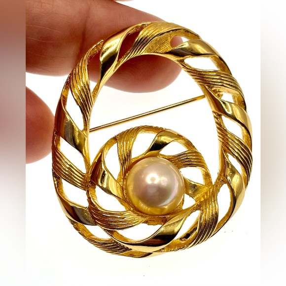 Vintage 70s Signed Christian Dior Runway Couture Gold Plated Faux Pearl Brooch - Picture 5 of 8